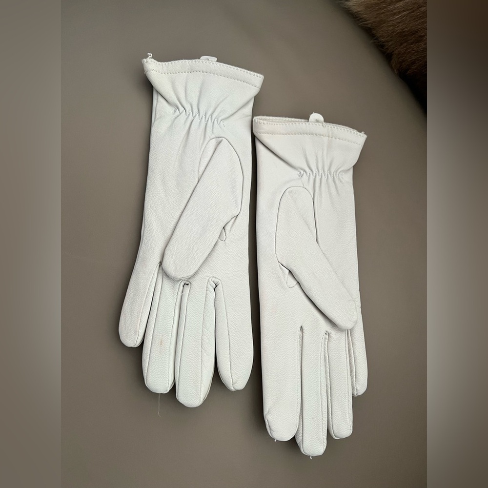 New Elegant White Leather Gloves Size Small